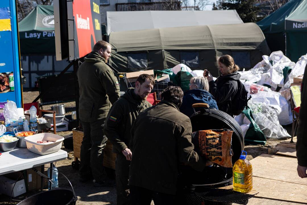 Lietuviai savanoriai padeda Ukrainos pasienyje