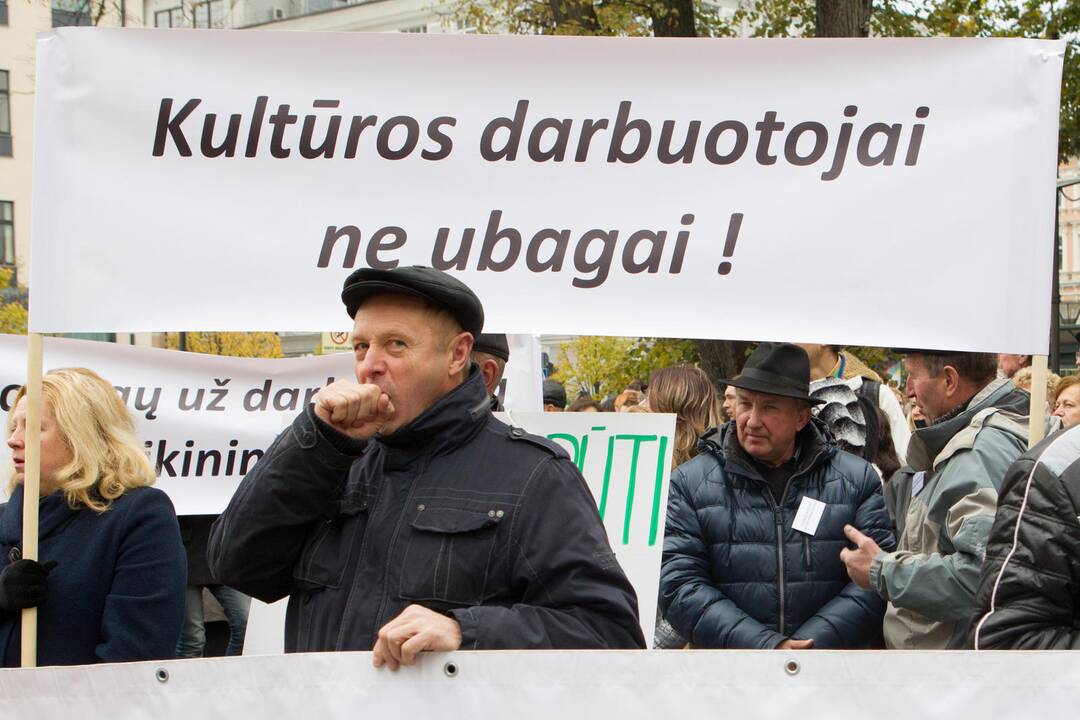 Išseko kantrybė: didesnių algų reikalauja ir kultūros darbuotojai