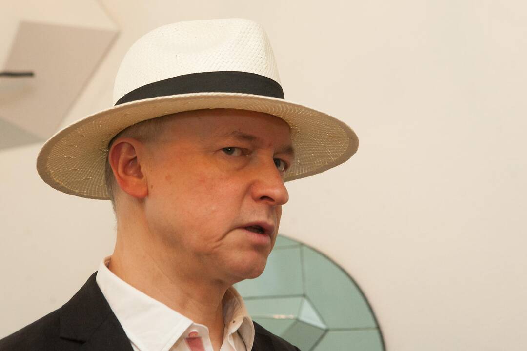 Per skandalą nušalintas J. Meko centro vadovas grąžintas į pareigas