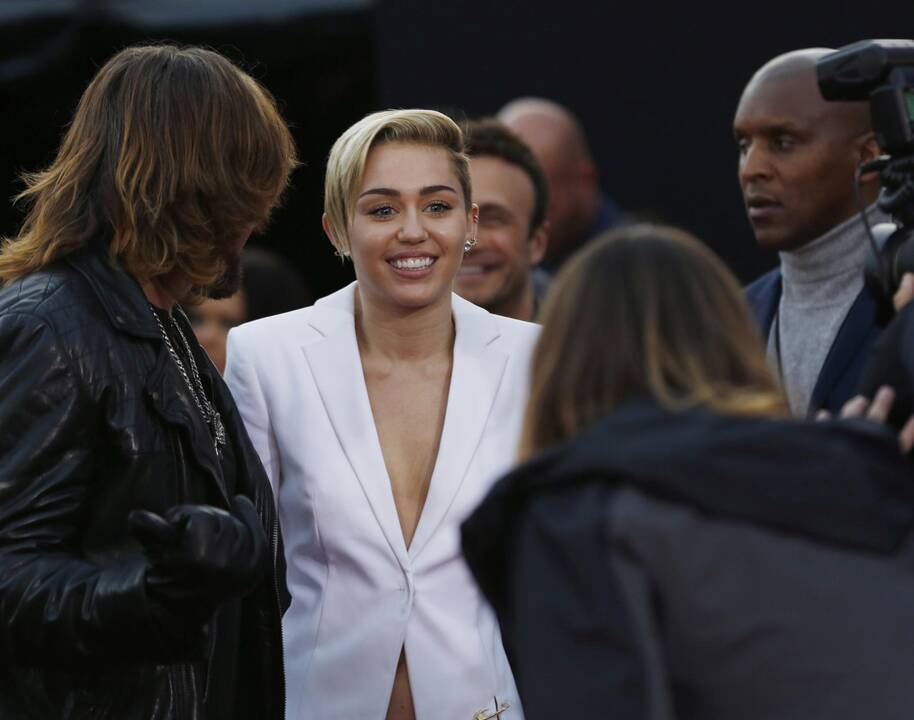 1992 m. gimė amerikiečių dainininkė ir aktorė Miley Ray Cyrus