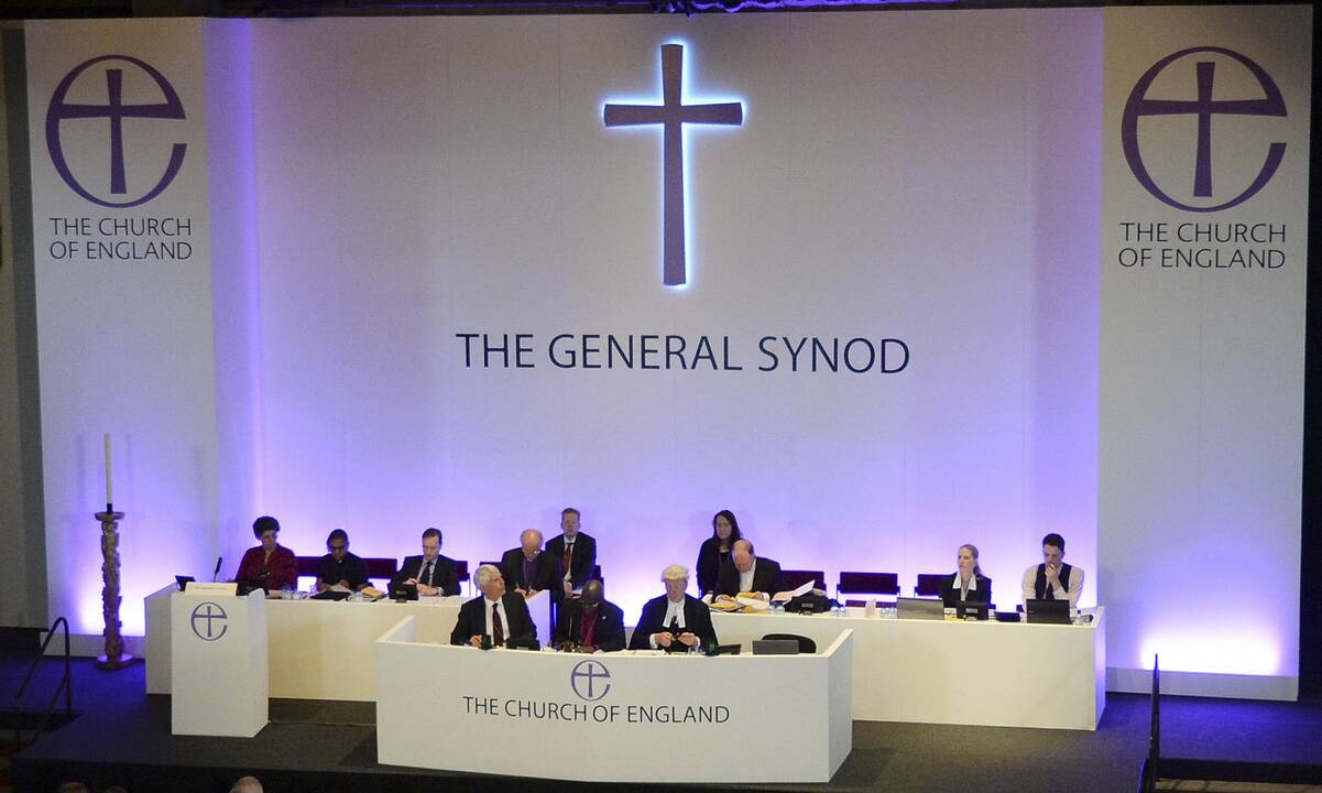 Anglai sprendžia, ar moterys galės būti vyskupėmis
