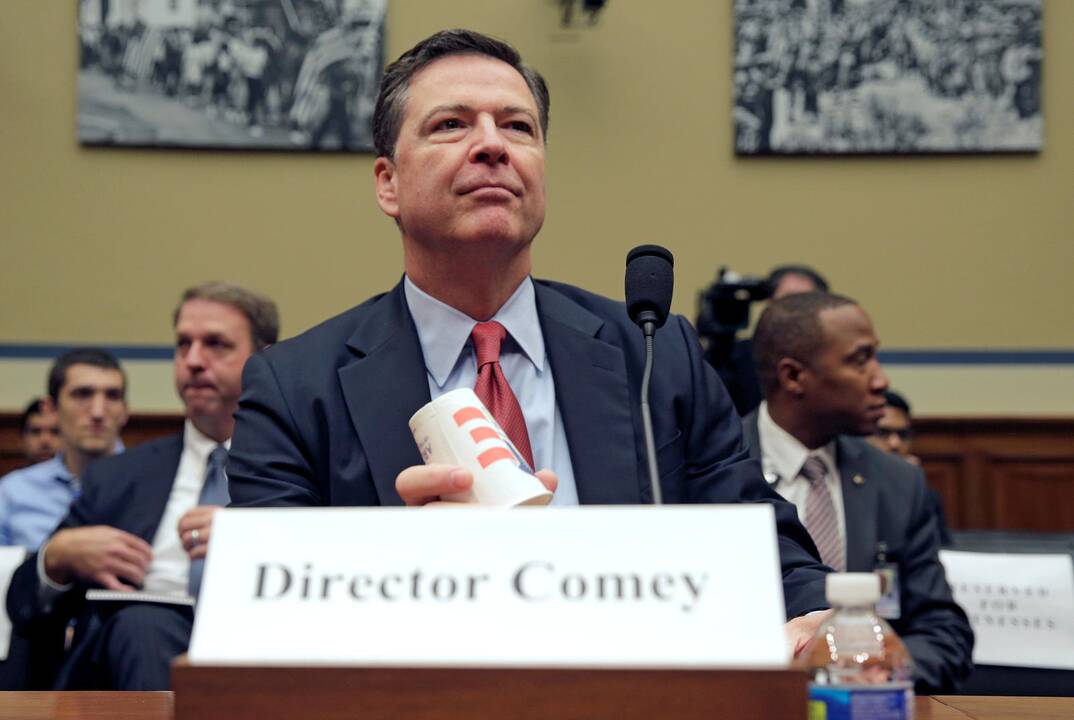  Jamesas Comey