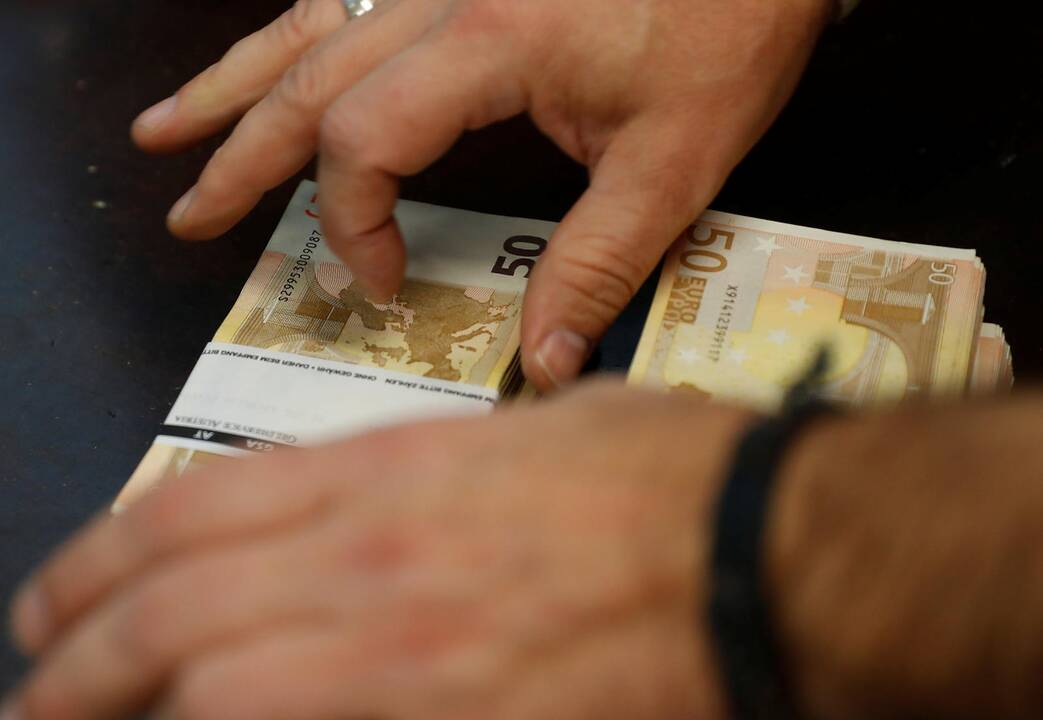 „Išmanieji“ vagys iš valiutos keitimo automato išsigrynino 18 tūkst. eurų