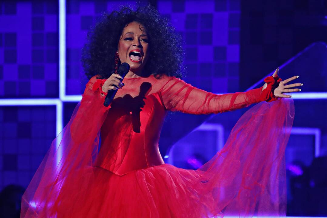 1944 m. gimė JAV dainininkė Diana Ross
