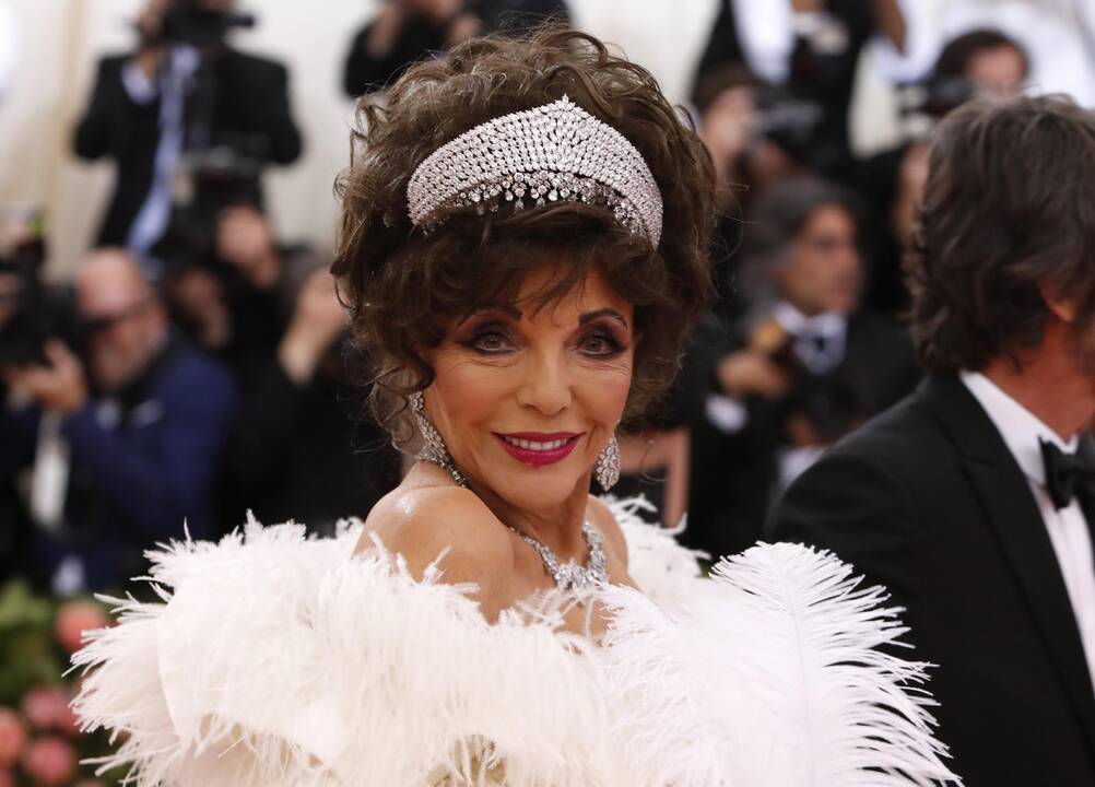 1933 m. gimė aktorė Joan Collins
