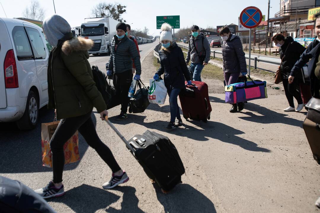 Lietuva ir Lenkija atveria sienas vykstant darbo, verslo ar studijų reikalais