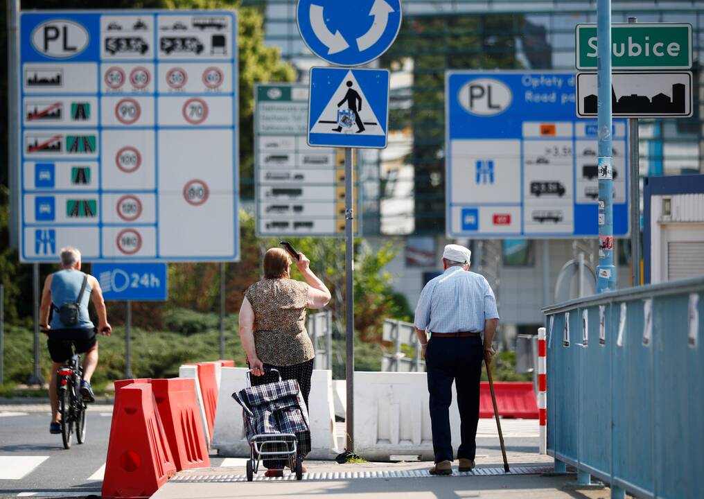 Ragina iš Lenkijos grįžti iki pirmadienio: ten sergamumo rodiklis sparčiai auga