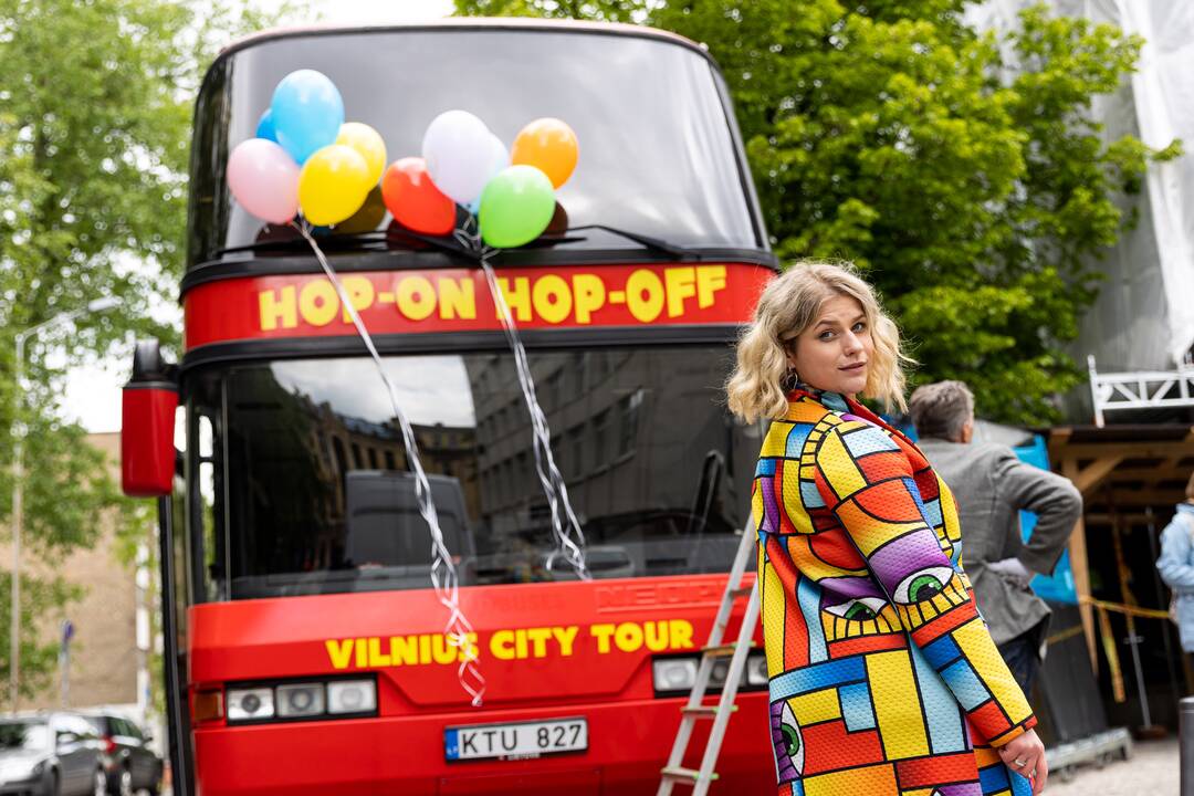 Pajudėjo „Baltic Pride“ Vaivorykštės autobusas