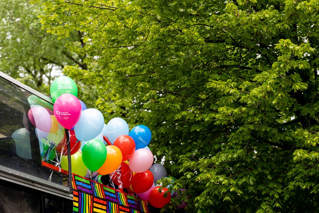 Pajudėjo „Baltic Pride“ Vaivorykštės autobusas