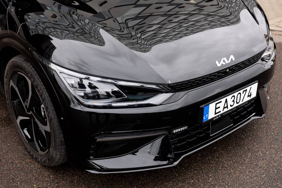 Pristatytas naujas kelių policijos elektromobilis