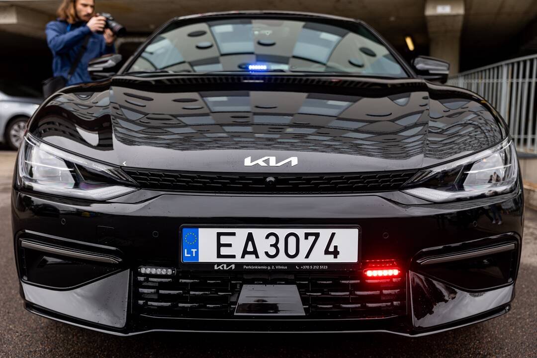 Pristatytas naujas kelių policijos elektromobilis