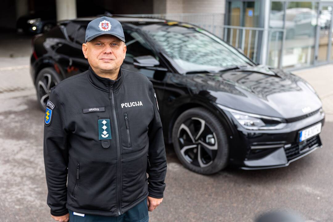 Pristatytas naujas kelių policijos elektromobilis