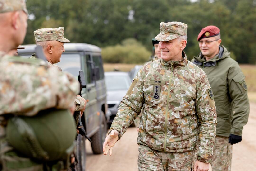 V. Rupšys lankė karius, saugančius valstybės sieną