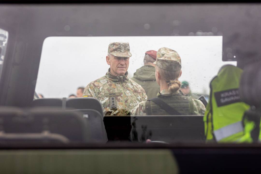 V. Rupšys lankė karius, saugančius valstybės sieną