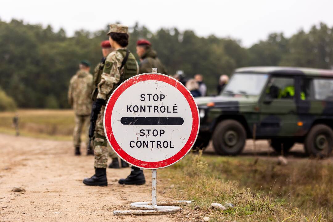 V. Rupšys lankė karius, saugančius valstybės sieną