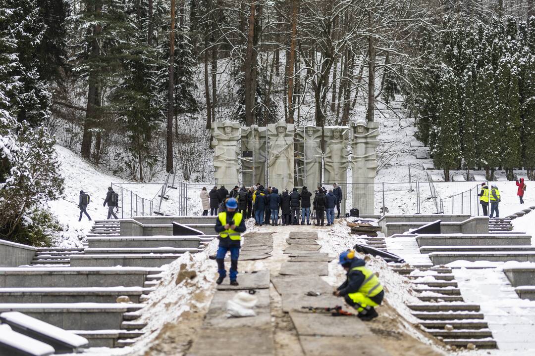 Antakalnio kapinėse ardomos sovietinės stelos