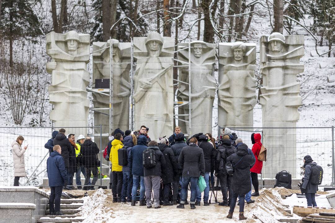 Antakalnio kapinėse ardomos sovietinės stelos