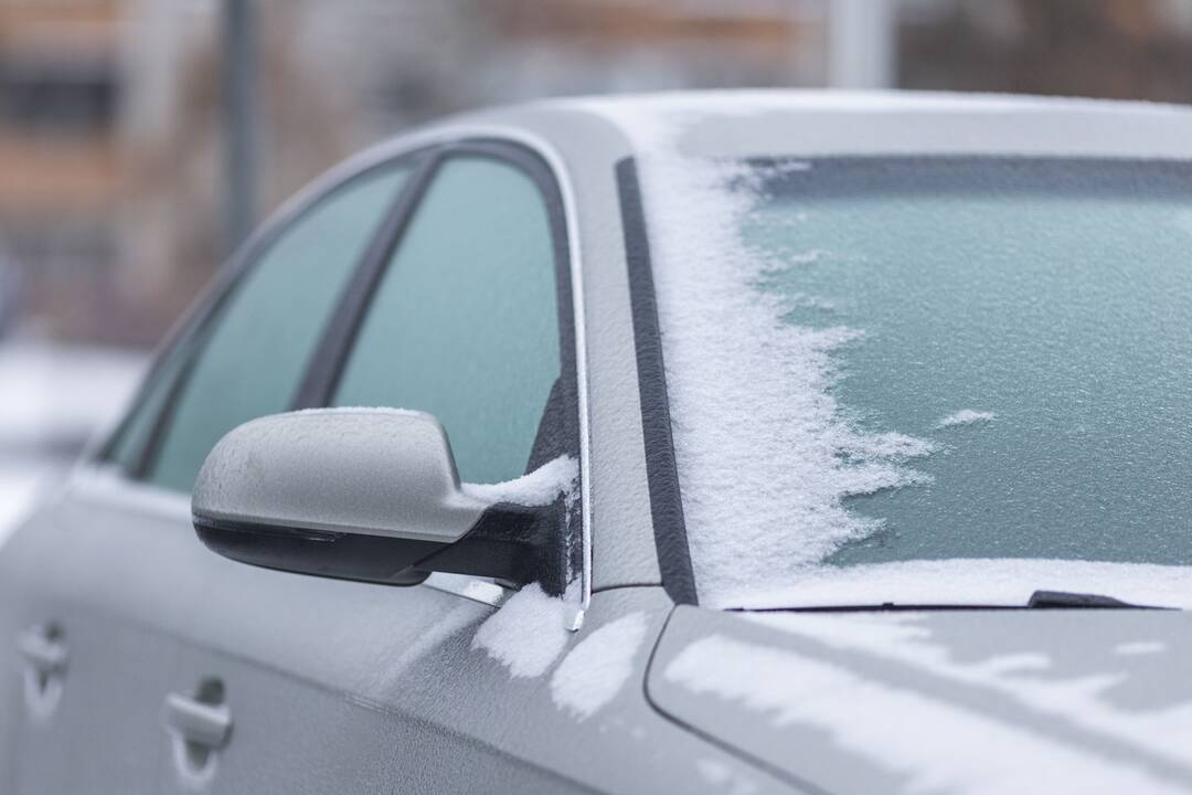 Lietuvoje eismą apsunkino plikledis