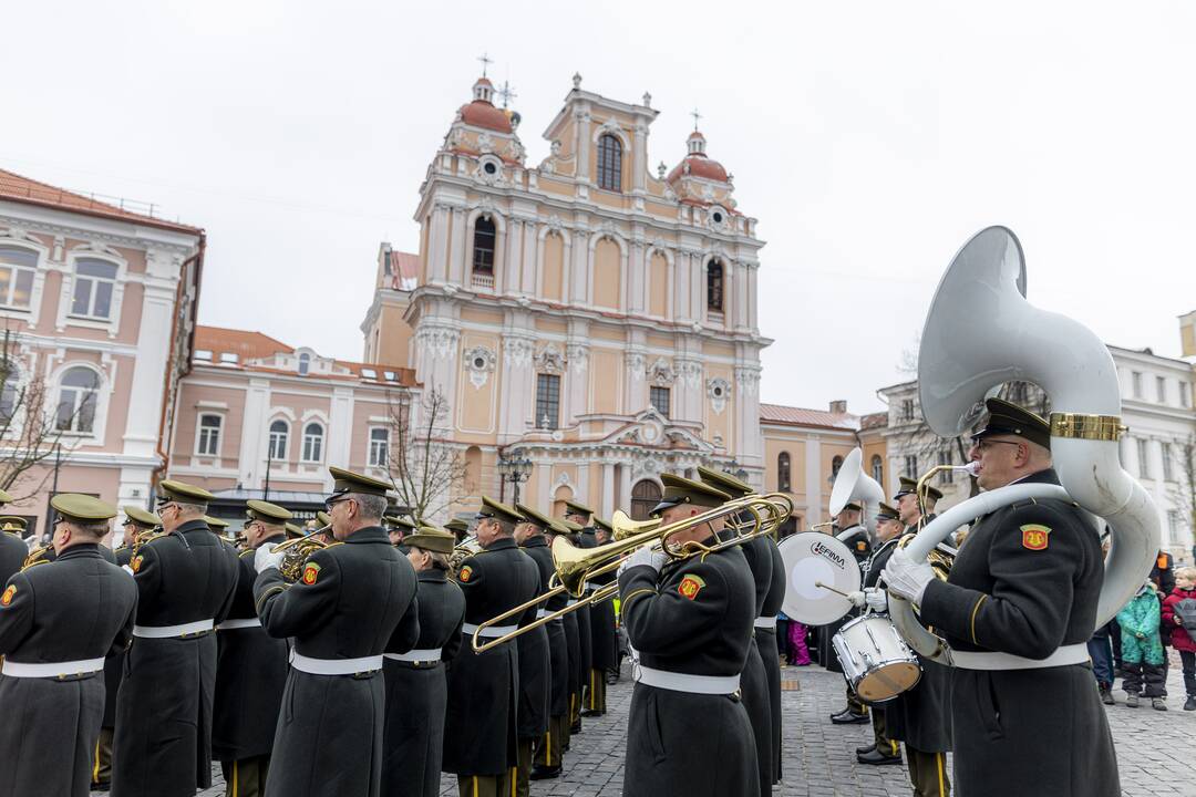 Vilniuje – iškilminga vėliavų pakėlimo ceremonija