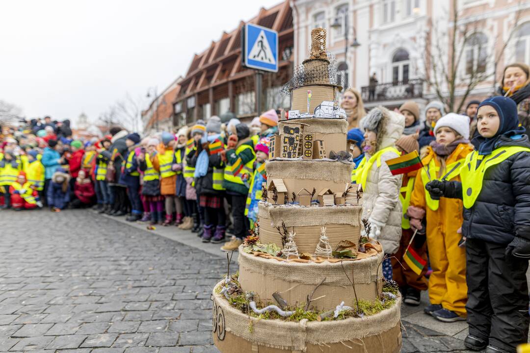 Vilniuje – iškilminga vėliavų pakėlimo ceremonija