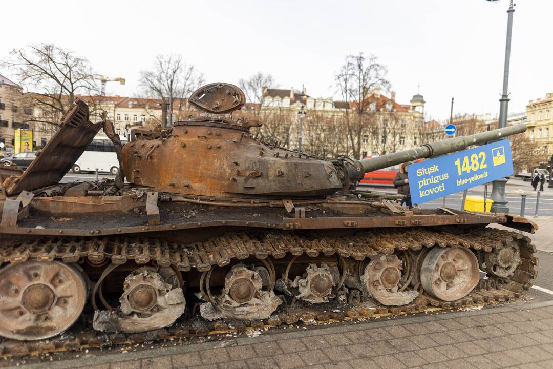 Rusų tanką apipurškė dažais