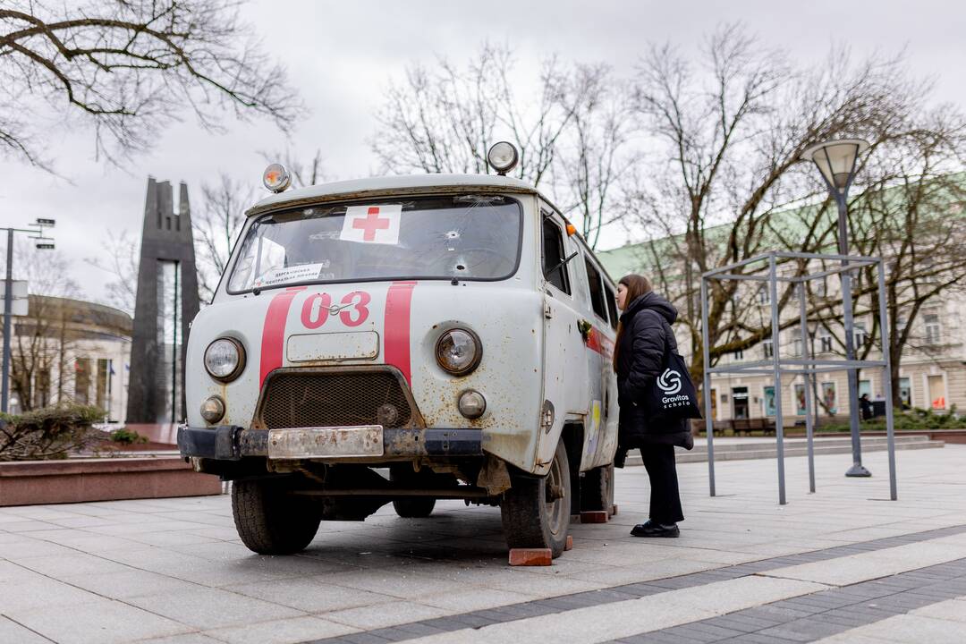 Sušaudytas greitosios pagalbos automobilis iš Ukrainos