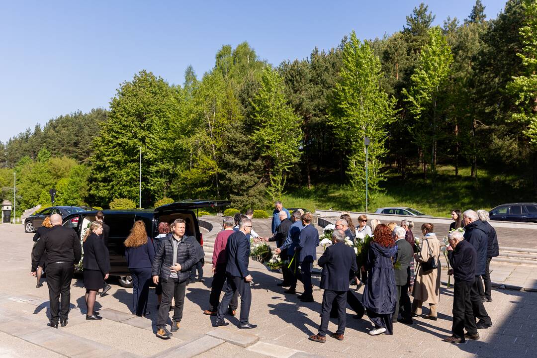 Fitoterapeuto J. Ruolios laidotuvės