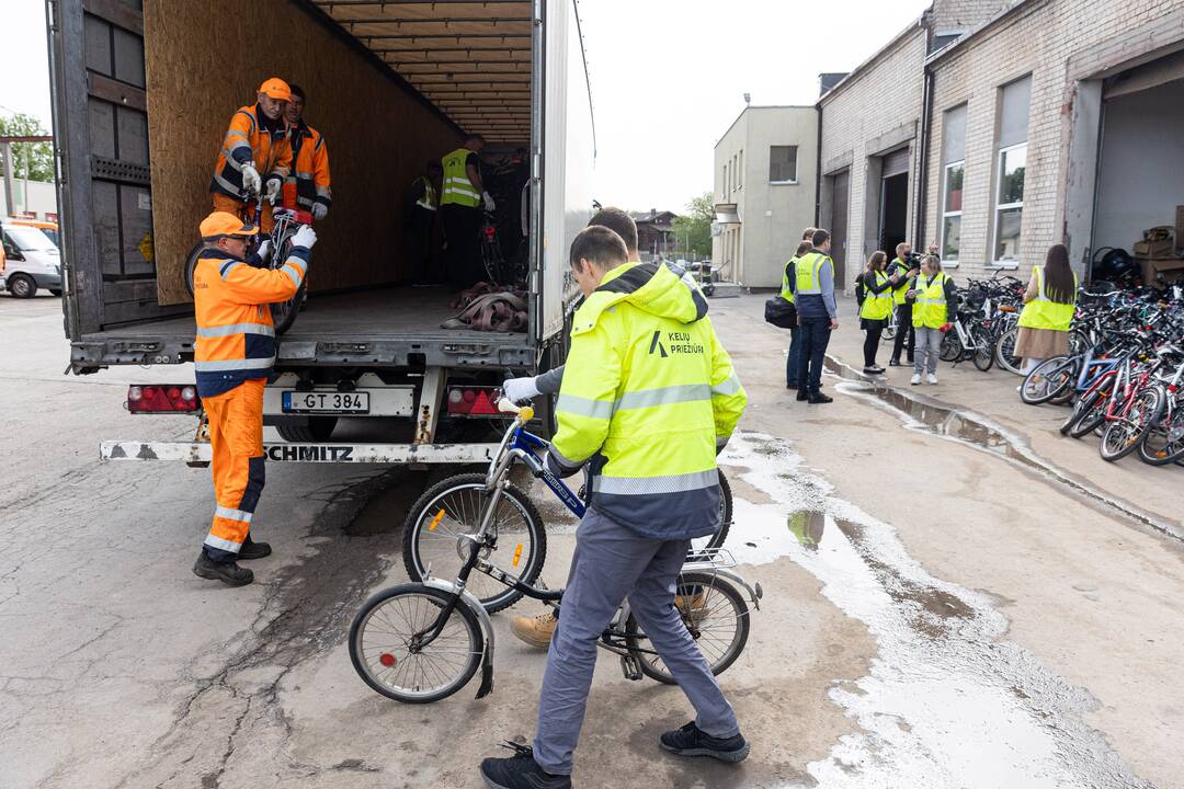 Per akciją „#DviratisUkrainai“ surinktų dviračių išlydėtuvės į Ukrainą