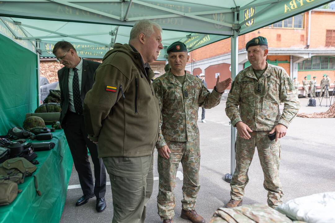 Pristatyta, kaip keitėsi kario aprūpinimas