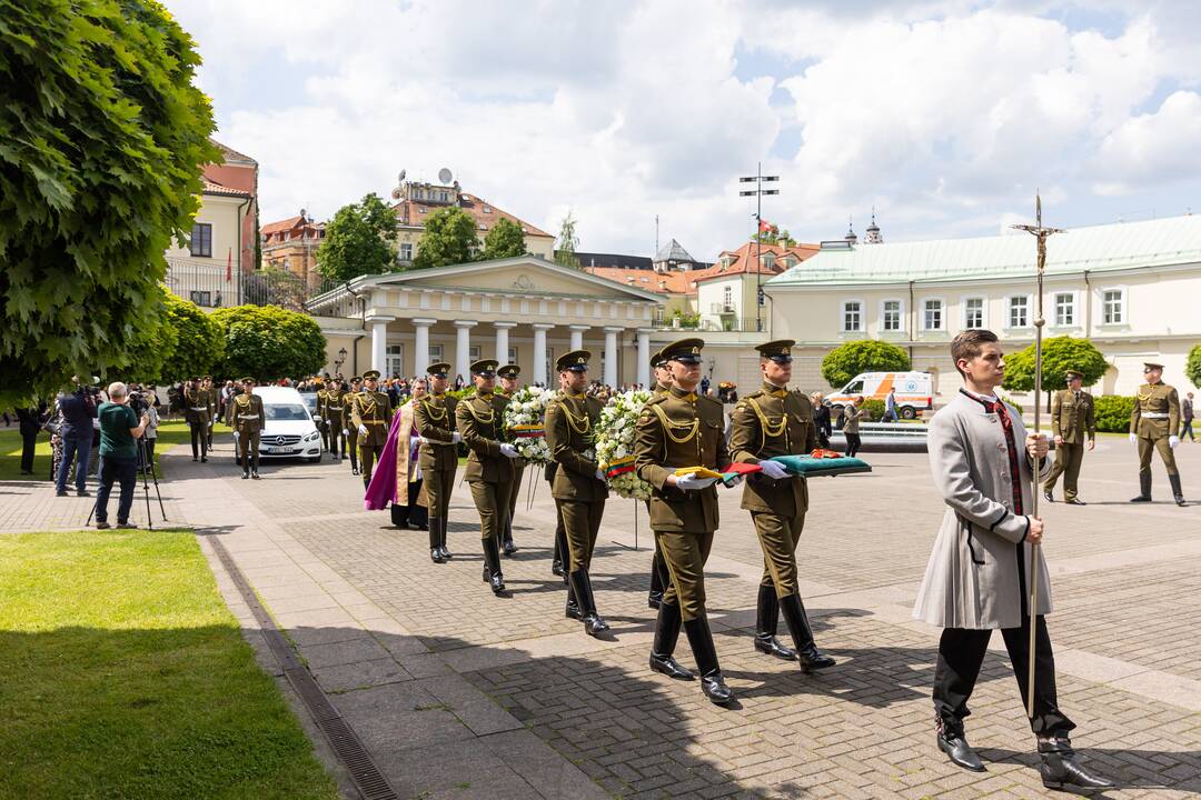 A. Adamkienės laidotuvės