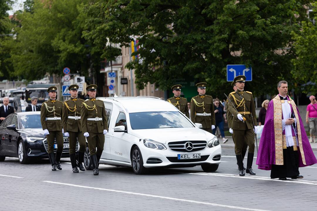 A. Adamkienės laidotuvės