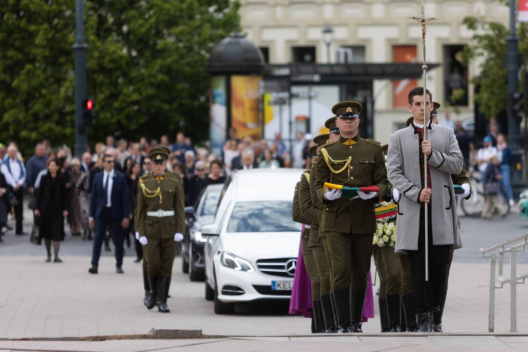 A. Adamkienės laidotuvės