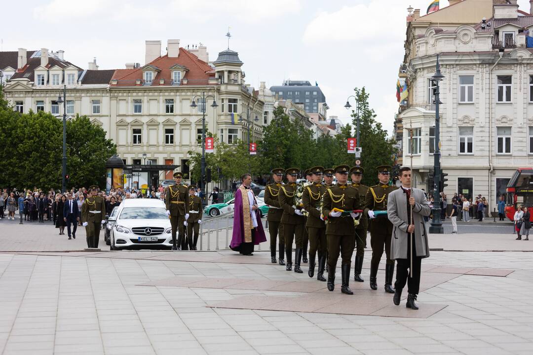 A. Adamkienės laidotuvės