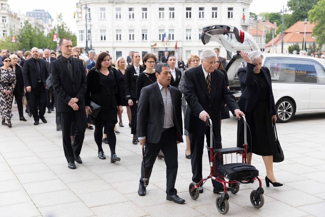 A. Adamkienės laidotuvės