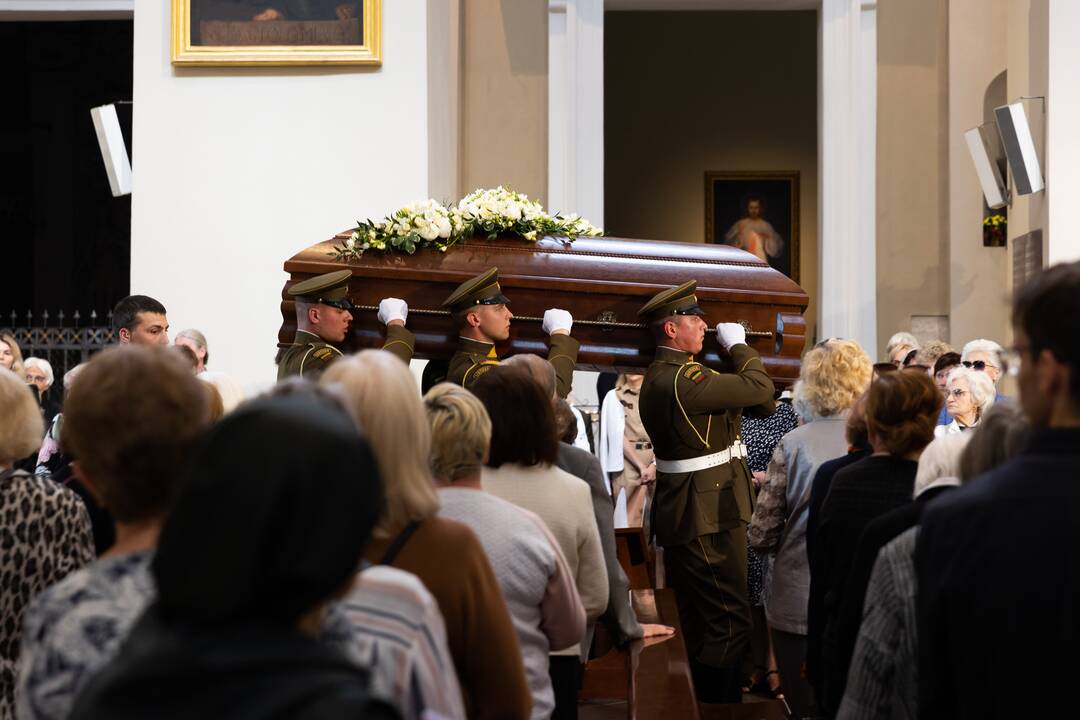 A. Adamkienės laidotuvės