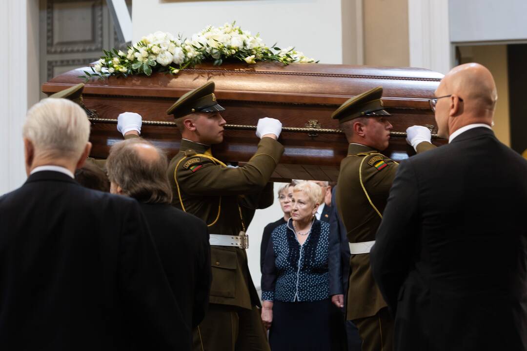 A. Adamkienės laidotuvės