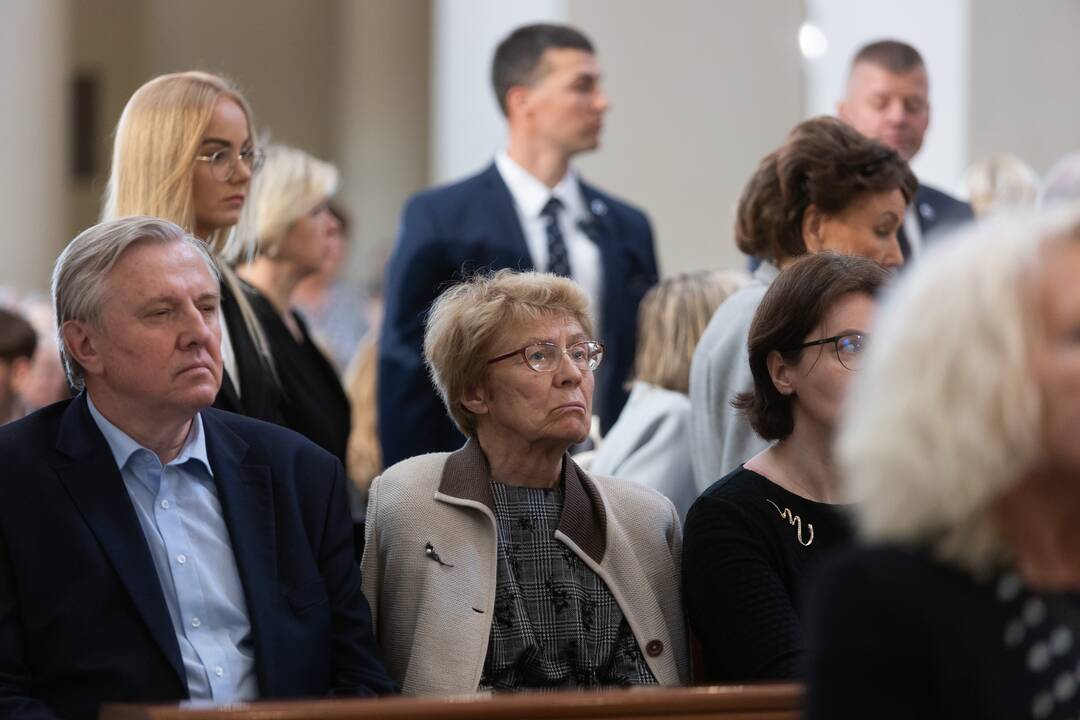 A. Adamkienės laidotuvės