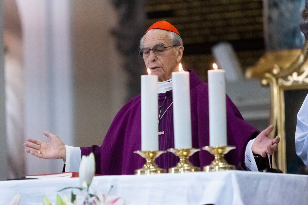 A. Adamkienės laidotuvės