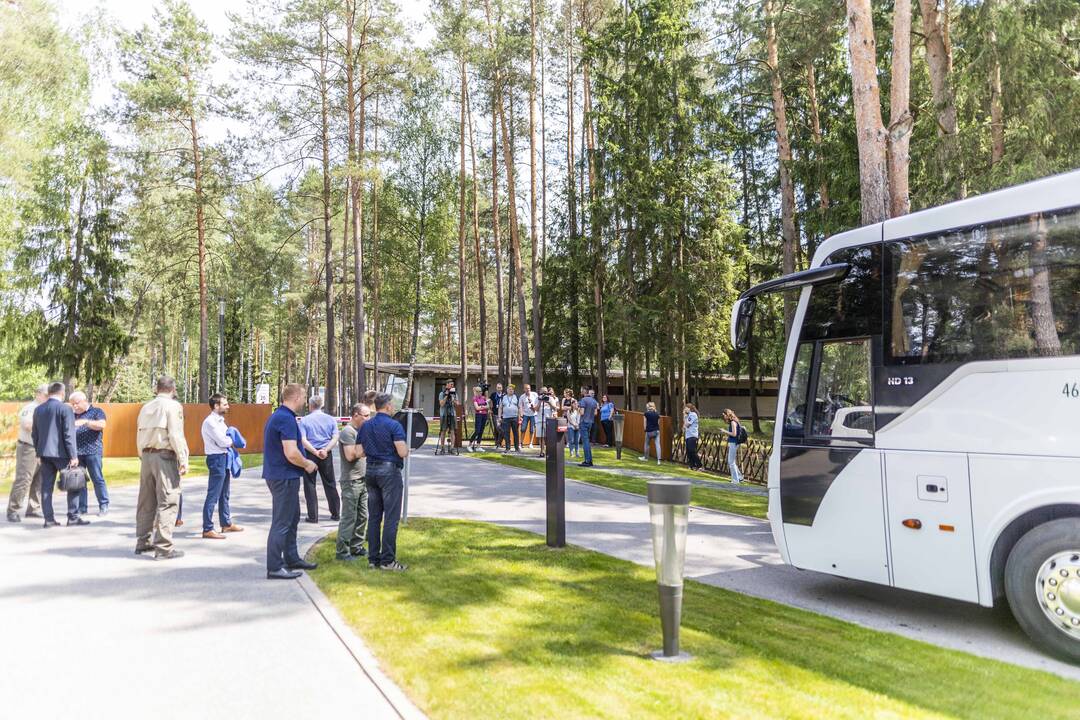 Seimo nariai apsilankė prabangiajame Gulbinų kvartale