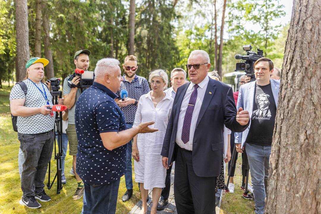 Seimo nariai apsilankė prabangiajame Gulbinų kvartale