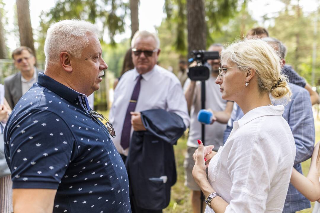 Seimo nariai apsilankė prabangiajame Gulbinų kvartale