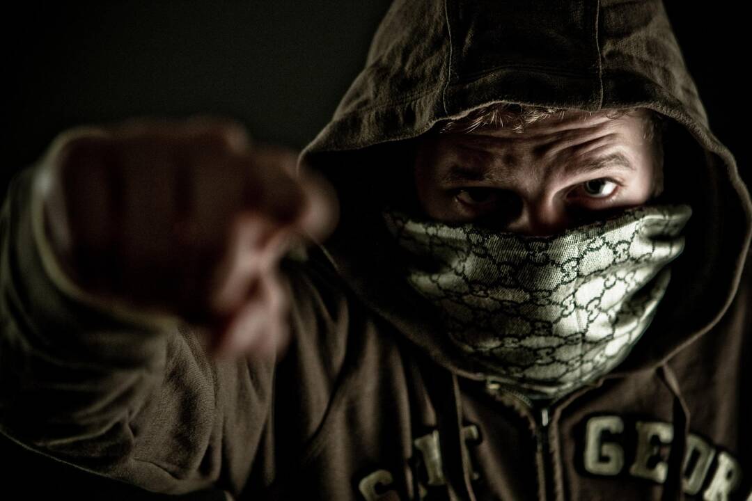 Po kruvinos akistatos su užpuolikais – durtinės žaizdos ir lūžiai