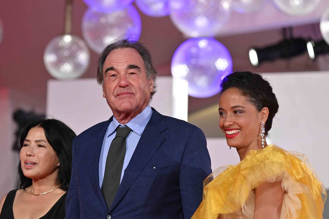 1946 m. Niujorke gimė režisierius Oliveris Stone’as