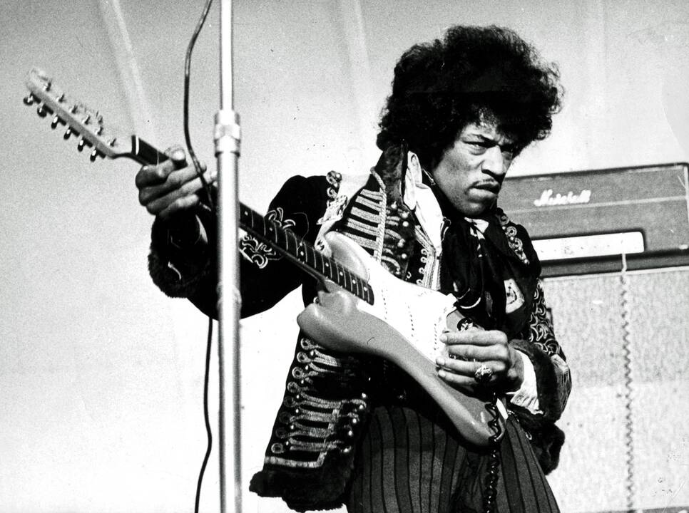1942 m. gimė JAV roko žvaigždė Jimi Hendrixas