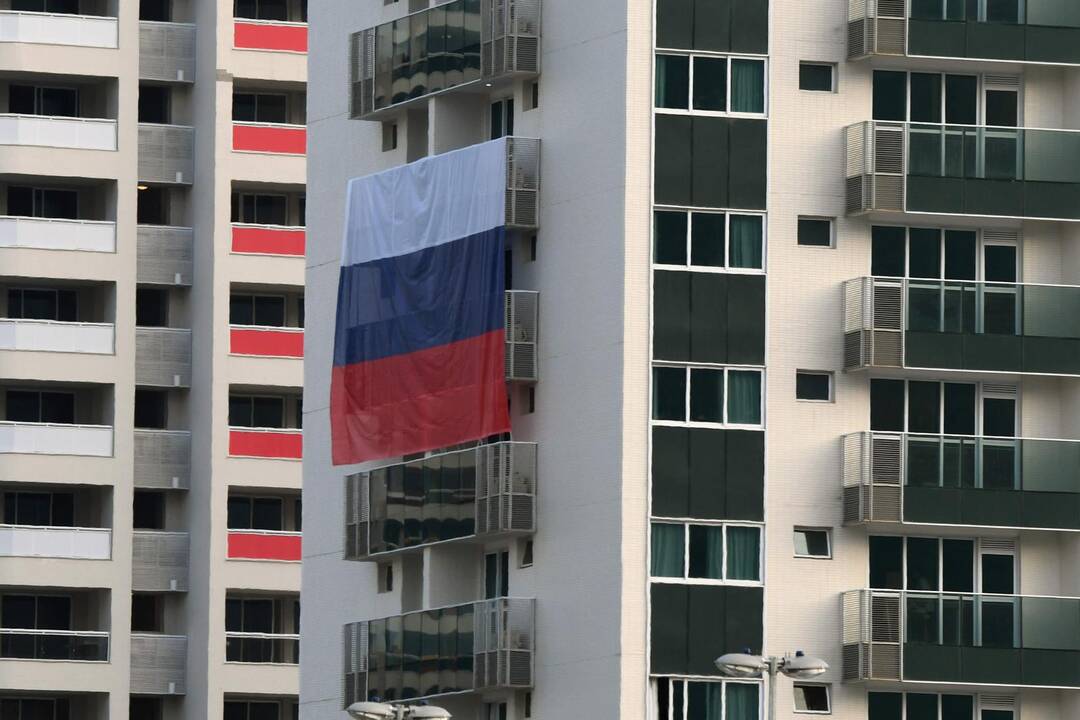 Rusijos sportininkai pasiskundė dėl suplėšytų vėliavų atletų kaimelyje