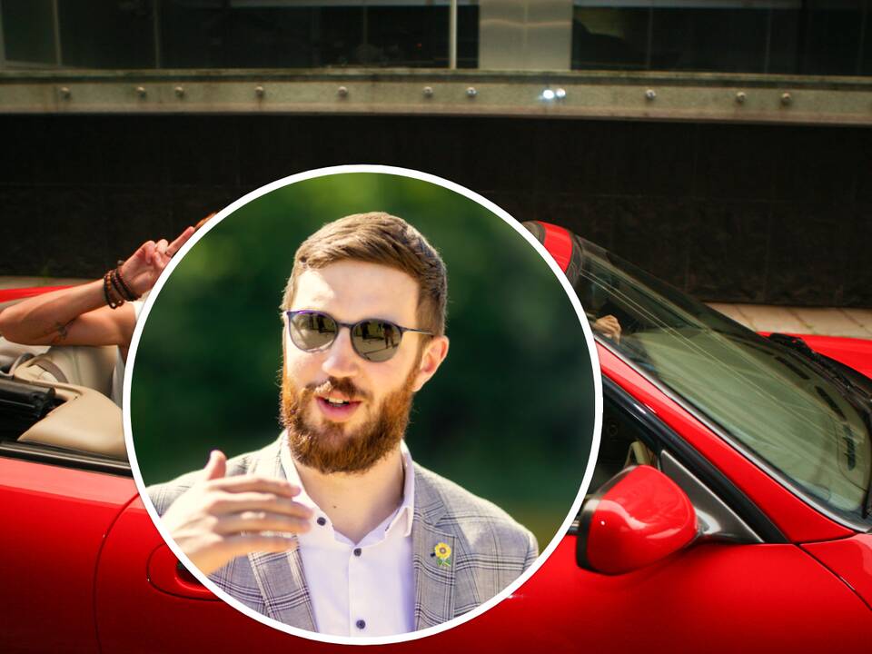 A. Bužinskui nemalonumai dėl išvykos kabrioletu nesibaigia: VTEK pradėjo tyrimą
