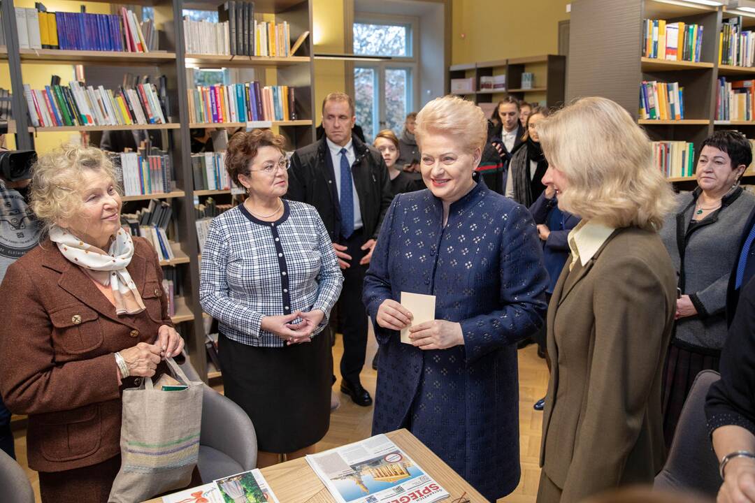 Į bibliotekos įkurtuves užsuko prezidentė