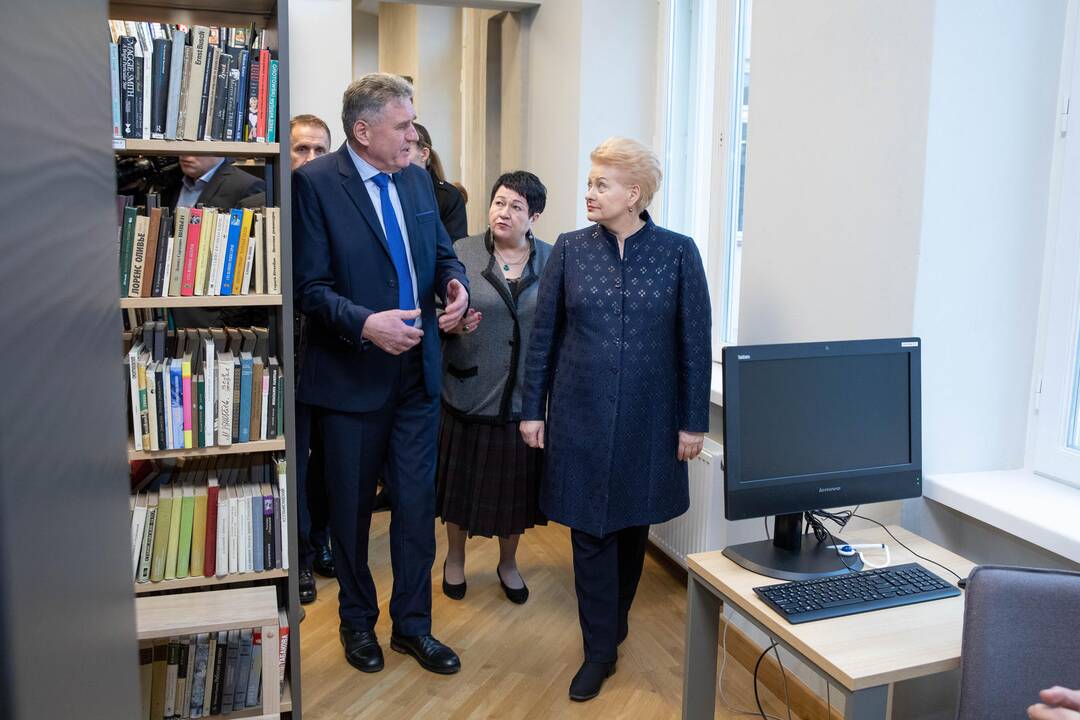 Į bibliotekos įkurtuves užsuko prezidentė