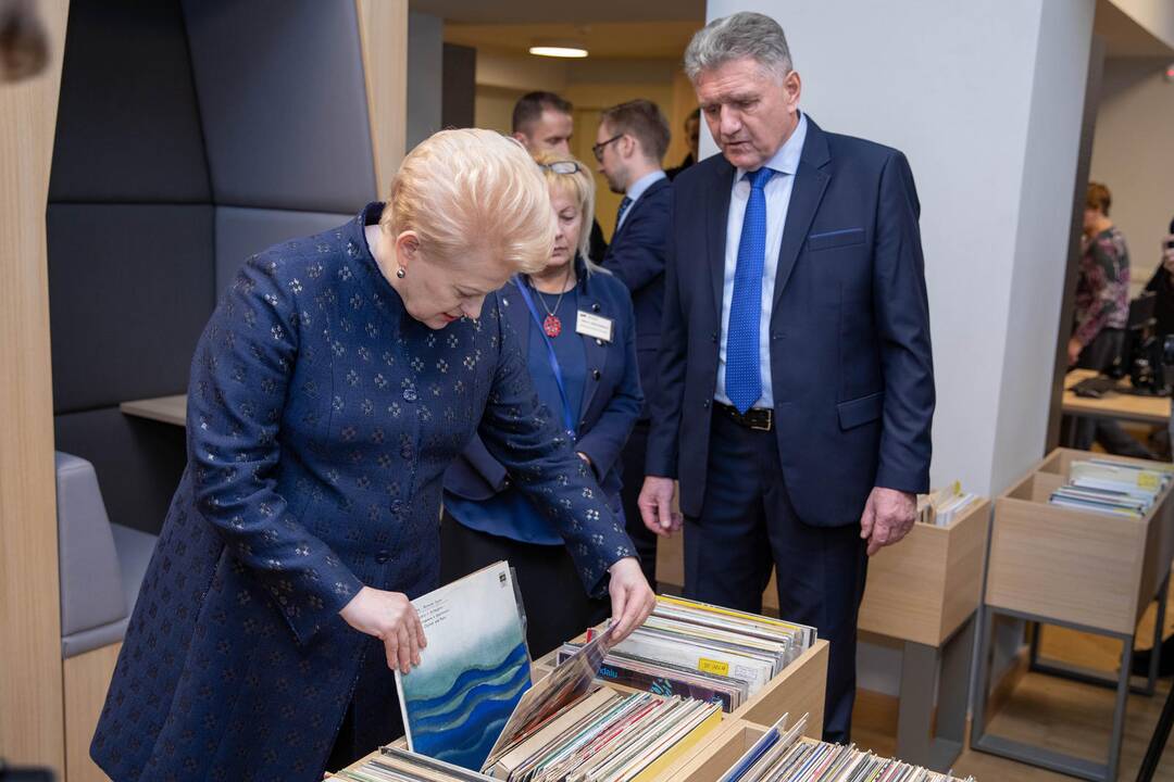 Į bibliotekos įkurtuves užsuko prezidentė