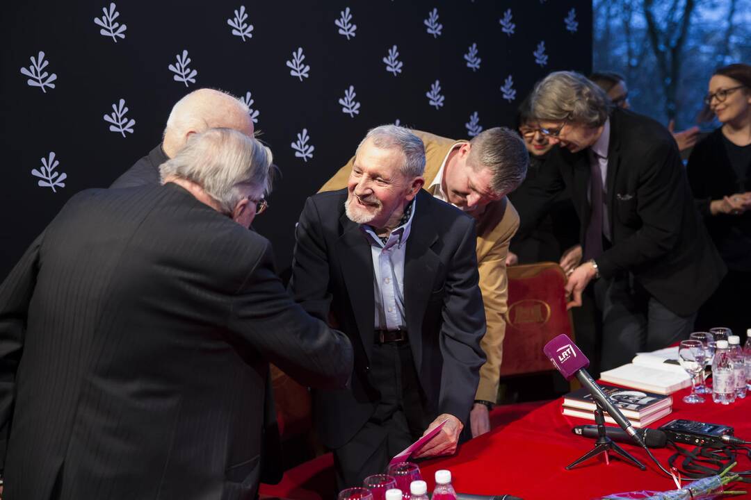 Išleista knyga apie garsųjį operos solistą V. Daunorą